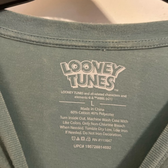 Women’s large Vintage Looney Tunes long sleeve shirt, stretchy soft material - Picture 2 of 4